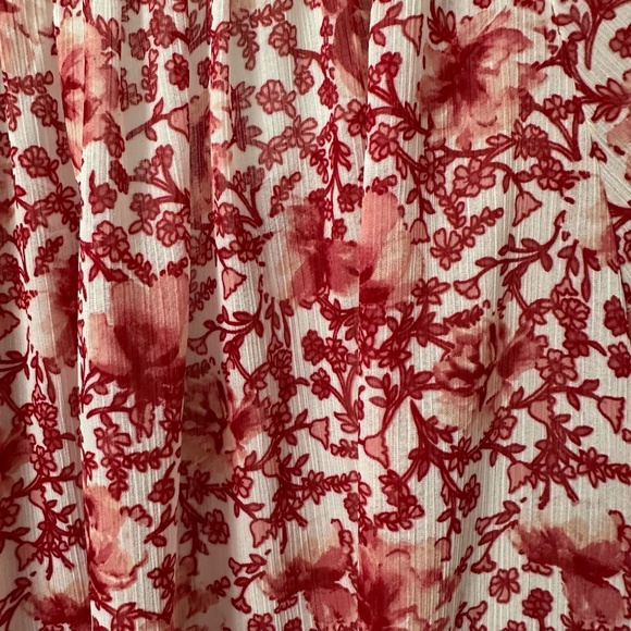 BB Dakota by Steve Madden Red/Pink Floral V Neck Peasant Top Women’s Medium - Picture 9 of 16